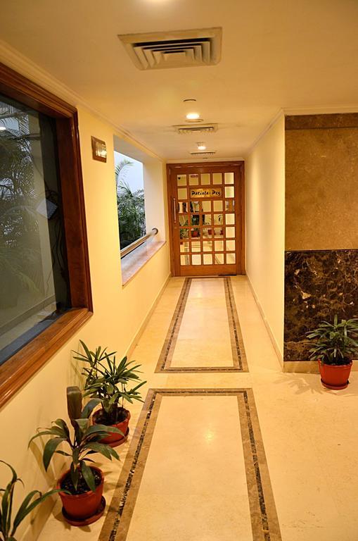 Hotel Meraden Grand Varanasi Exterior foto