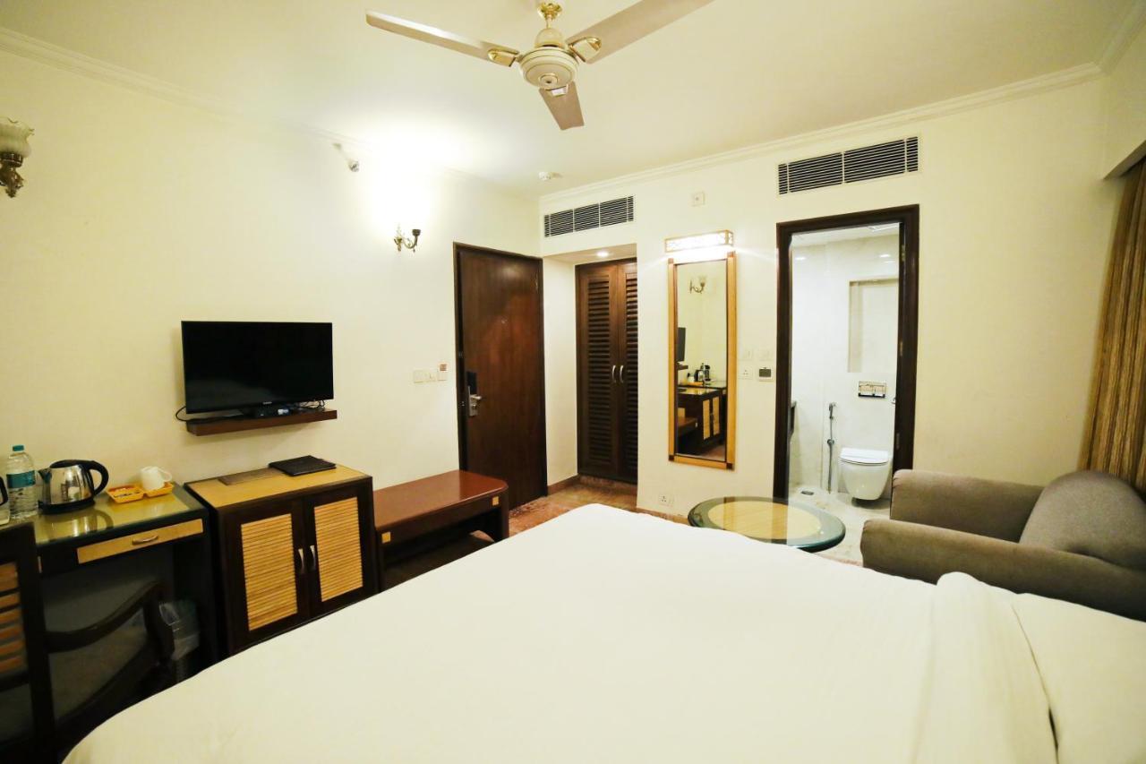 Hotel Meraden Grand Varanasi Exterior foto