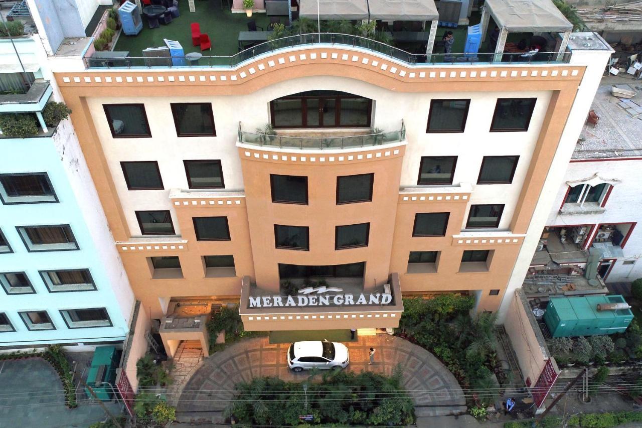 Hotel Meraden Grand Varanasi Exterior foto