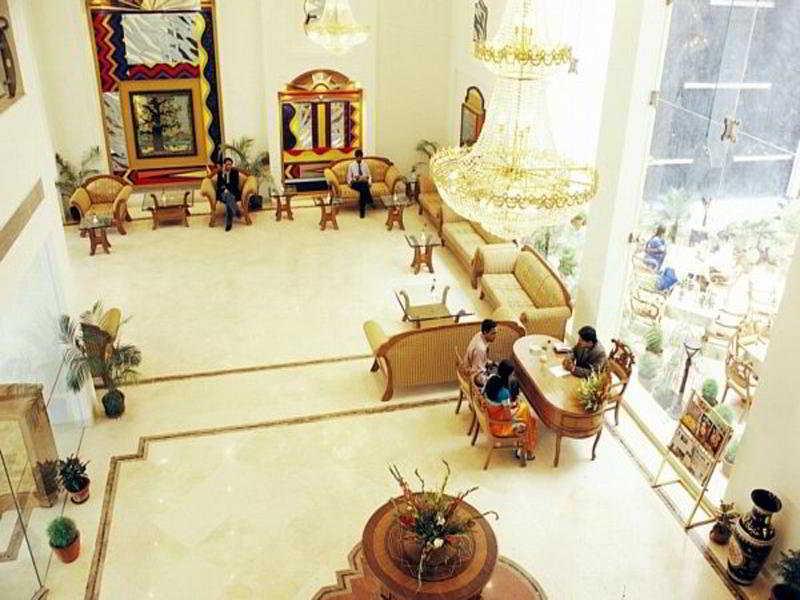Hotel Meraden Grand Varanasi Exterior foto