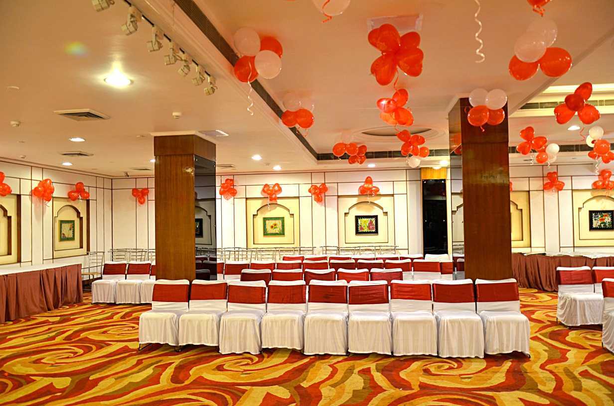 Hotel Meraden Grand Varanasi Exterior foto